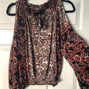 Romeo and Juliet long sleeve cold shoulder top